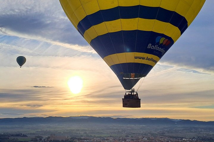 Balloon Ride over Catalonia with optional Pick-up from Barcelona