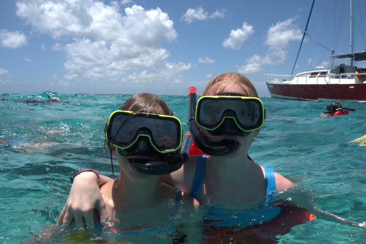 3-Stop Stingray City, Reef Snorkel & Starfish Point Tour