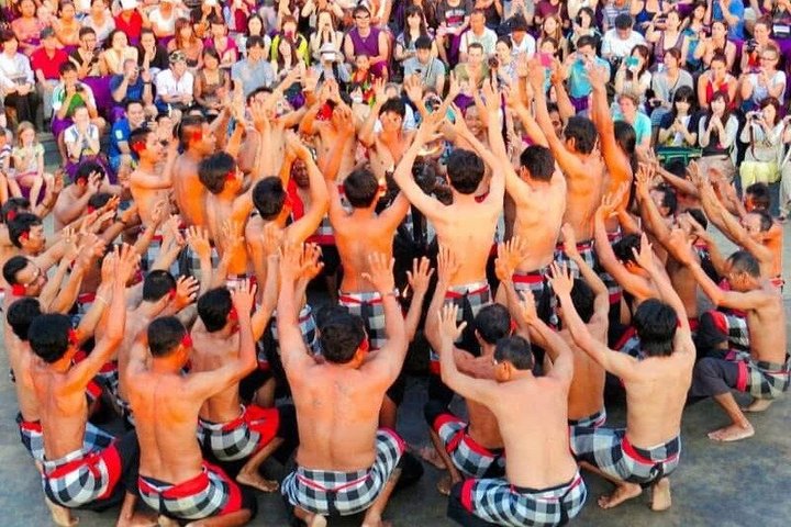 Private Uluwatu Temple and Kecak Fire Dance Evening Tour in Jimbaran Bay