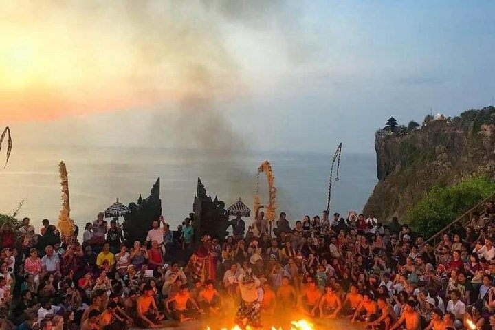 Private Uluwatu Temple and Kecak Fire Dance Evening Tour in Jimbaran Bay