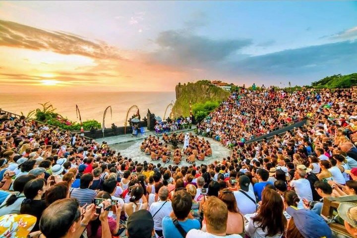 Private Uluwatu Temple and Kecak Fire Dance Evening Tour in Jimbaran Bay