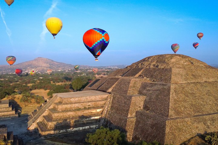 Balloon flight + Breakfast in cave + Pyramids + Pick up CDMX.