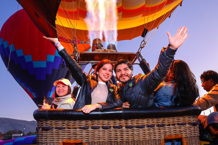 Balloon flight + Breakfast in cave + Pyramids + Pick up CDMX.