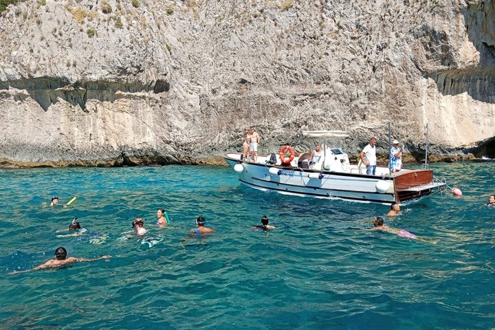 Capri Shared Tour : Caves, Dives, Limoncello and Caprese Cake