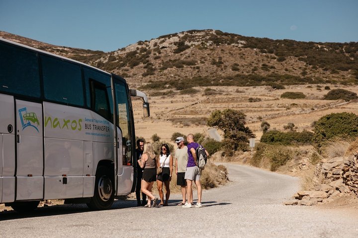 Naxos Highlights Bus Tour with Free Time for Lunch at Apeiranthos