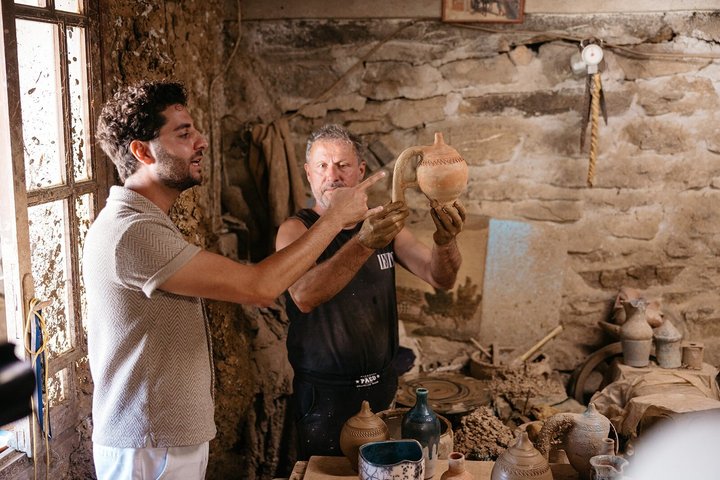 Naxos Highlights Bus Tour with Free Time for Lunch at Apeiranthos