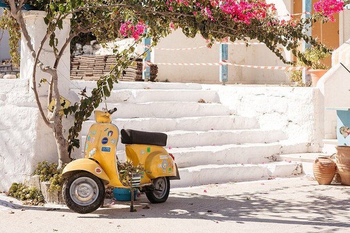 Naxos Highlights Bus Tour with Free Time for Lunch at Apeiranthos