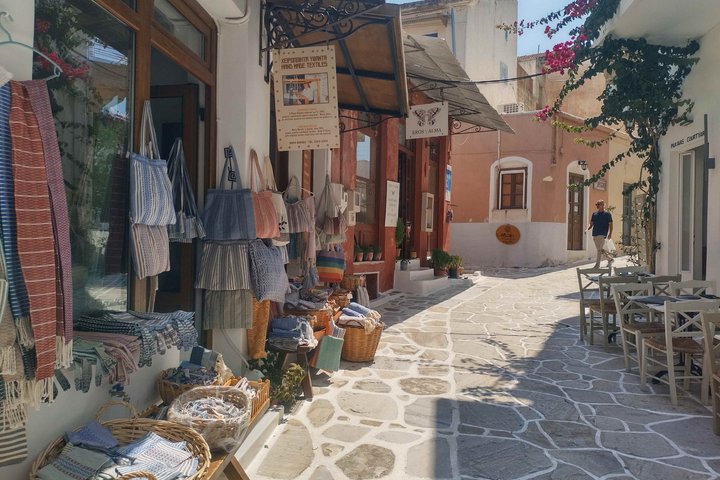 Naxos Highlights Bus Tour with Free Time for Lunch at Apeiranthos