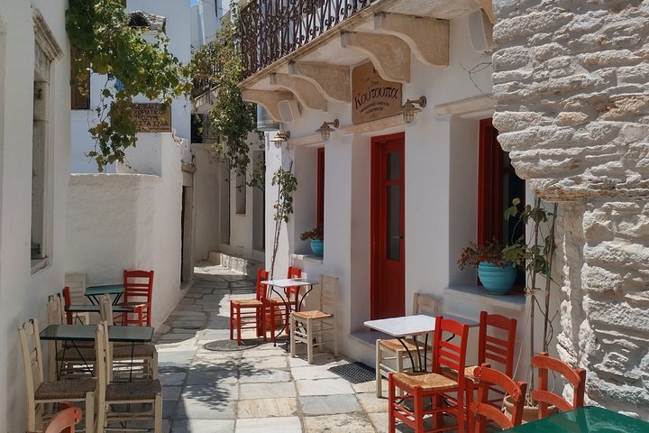 Naxos Highlights Bus Tour with Free Time for Lunch at Apeiranthos