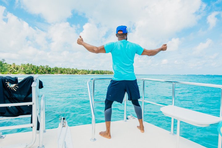 Small Group Snorkeling Cruise with Open Bar and Light Snacks