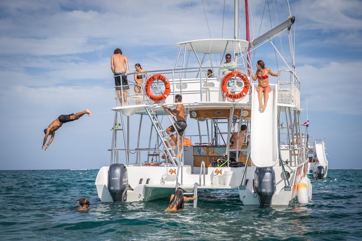 Small Group Snorkeling Cruise with Open Bar and Light Snacks