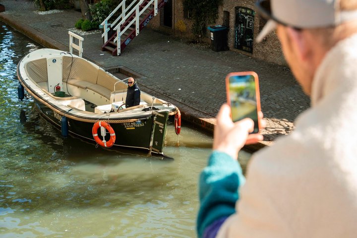 Utrecht Open Boat Canal Tour with Live Guide