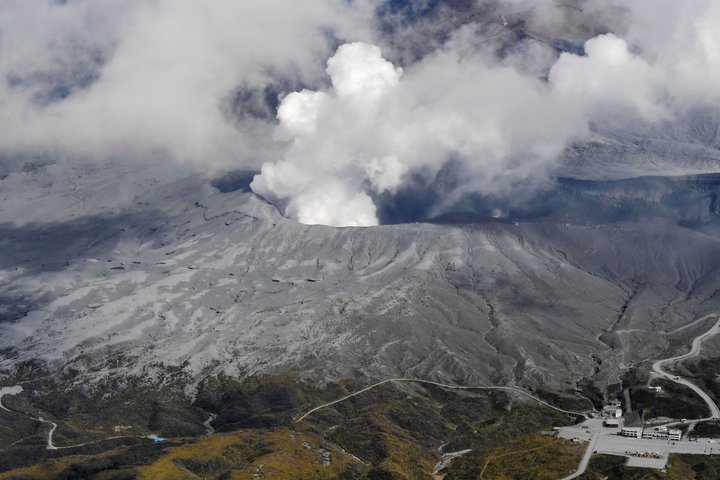 Mt. Aso Day Tour: Kusasenri, Kurokawa Onsen & Kamishikimi Shrine