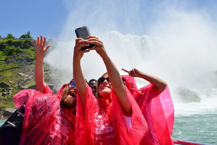 Toronto: Niagara Falls Sightseeing Tour + Boat, Journey & Lunch