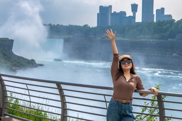 Toronto: Niagara Falls Sightseeing Tour + Boat, Journey & Lunch