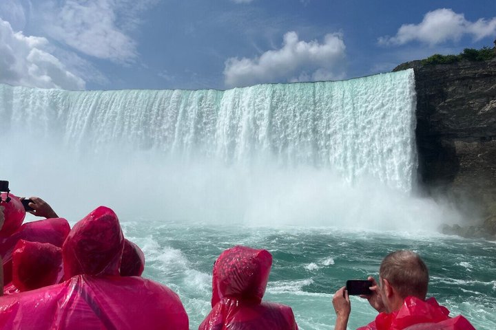 Toronto: Niagara Falls Sightseeing Tour + Boat, Journey & Lunch