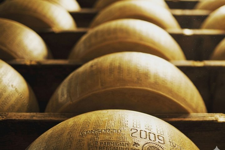 From Milk to Wheels: Parmesan Tour and Tasting in Parma
