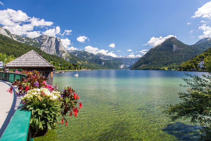 Hallstatt Guided Day Trip from Vienna With Boat Ride Option