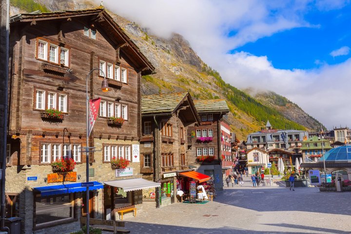 Hallstatt Guided Day Trip from Vienna With Boat Ride Option
