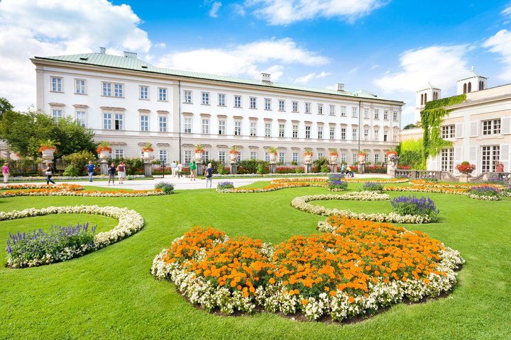 From Vienna to Hallstatt, Salzburg, Alps and Lakes Day Trip