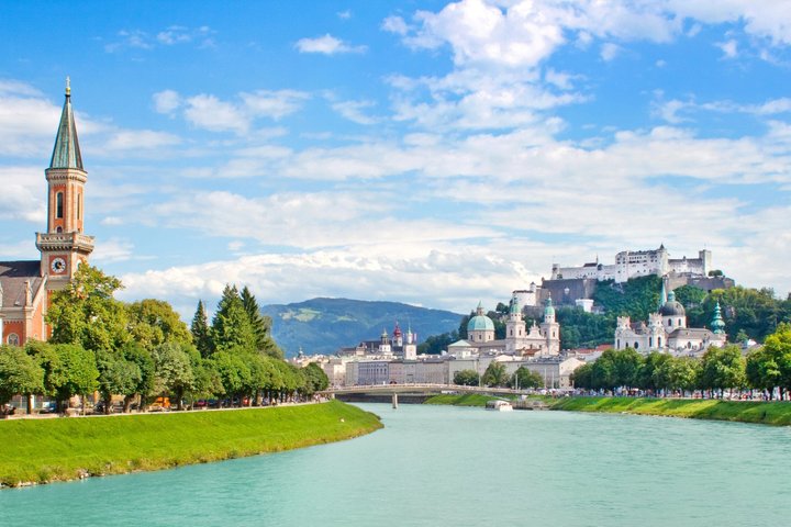 From Vienna to Hallstatt, Salzburg, Alps and Lakes Day Trip