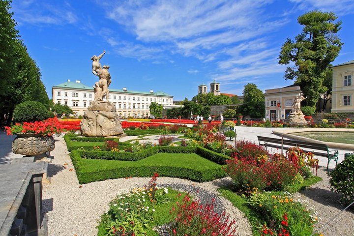 From Vienna to Hallstatt, Salzburg, Alps and Lakes Day Trip