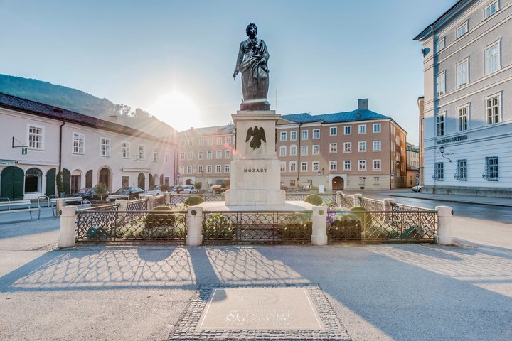 From Vienna to Hallstatt, Salzburg, Alps and Lakes Day Trip