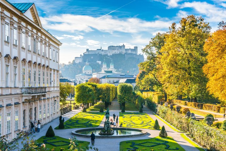 From Vienna to Hallstatt, Salzburg, Alps and Lakes Day Trip