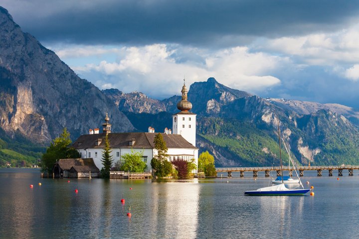 Hallstatt Guided Day Trip from Vienna With Boat Ride Option