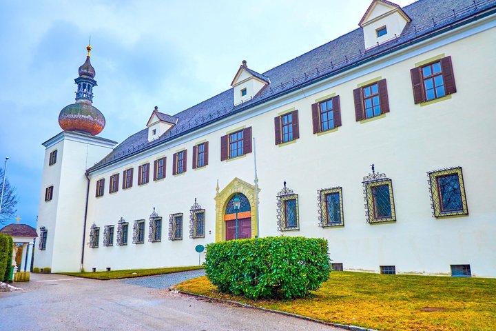 Hallstatt Guided Day Trip from Vienna With Boat Ride Option