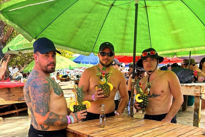 Cartagena Urban Party Boat to Cholón: 5 Stops with Lunch & Drinks