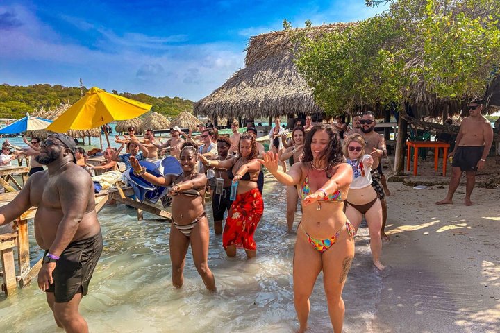 Cartagena Urban Party Boat to Cholón: 5 Stops with Lunch & Drinks