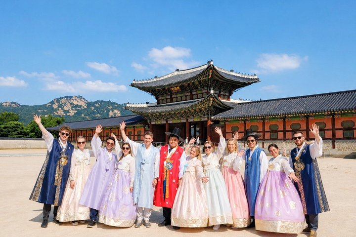 Small Group Seoul Highlight Tour opt. Hanbok & Tea Ceremony