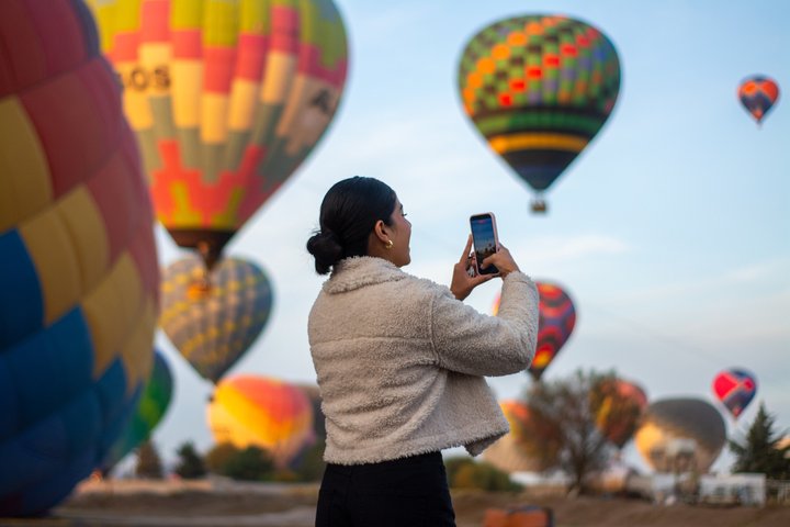 Balloon flight + Grotto breakfast + Pyramids tour from Mexico City