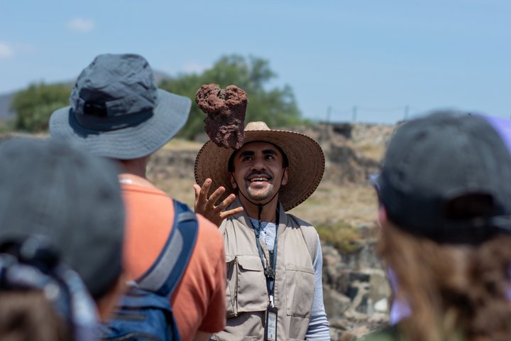Balloon flight + Grotto breakfast + Pyramids tour from Mexico City