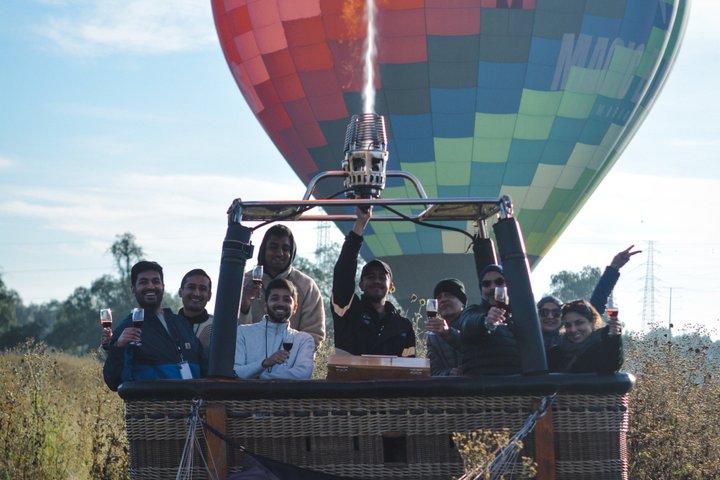 Balloon flight + Grotto breakfast + Pyramids tour from Mexico City