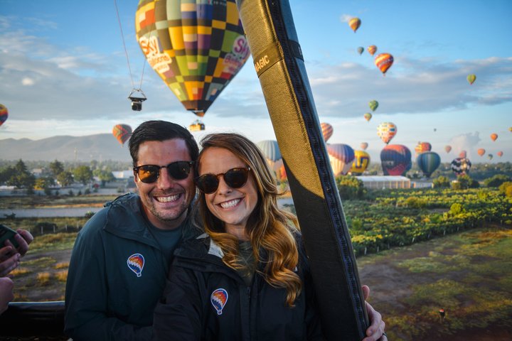 Balloon flight + Grotto breakfast + Pyramids tour from Mexico City