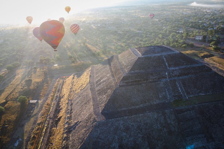 Balloon Flight+Gruta brekfast+Teotihuacan Tour from Mexico City