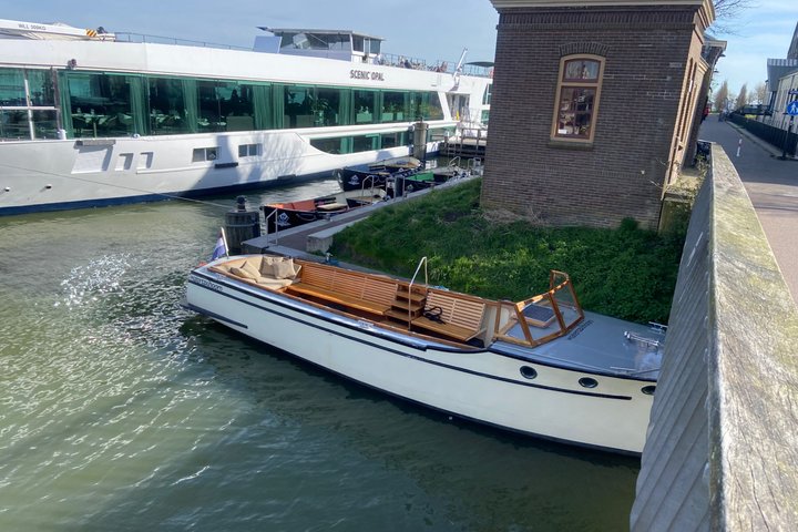 Round trip, Visit The Harbor of the Netherlands with a Electric boat in Hoorn