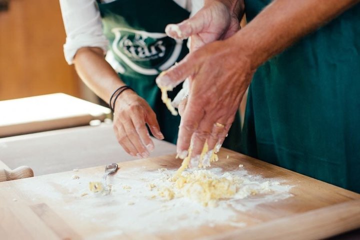 Florence Pizza or Pasta Class & Gelato Making at a Tuscan Farm