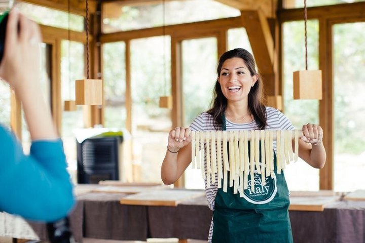 Florence Pizza or Pasta Class & Gelato Making at a Tuscan Farm