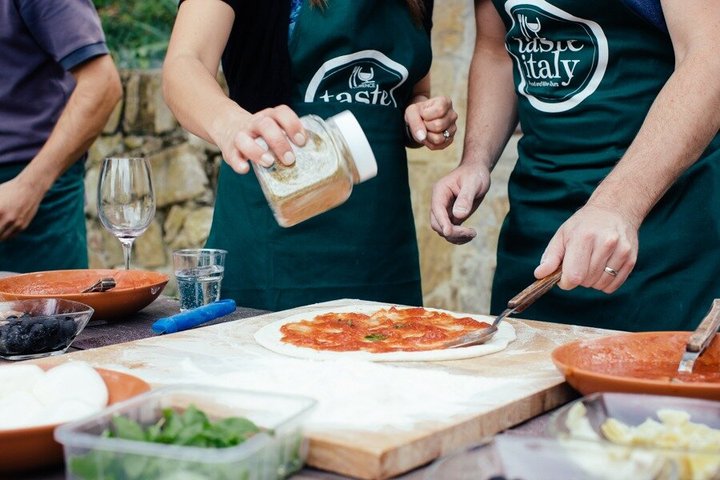 Florence Pizza or Pasta Class & Gelato Making at a Tuscan Farm