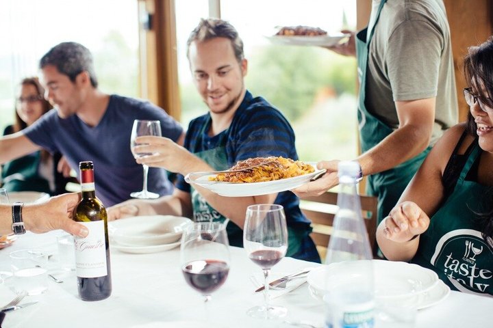 Florence Pizza or Pasta Class & Gelato Making at a Tuscan Farm