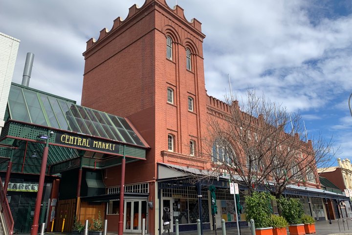 Adelaide Gems in a Day: Hahndorf, Glenelg Beach, City Tour 6.5hrs