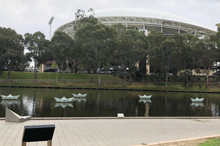 Adelaide Gems in a Day: Hahndorf, Glenelg Beach, City Tour 6.5hrs