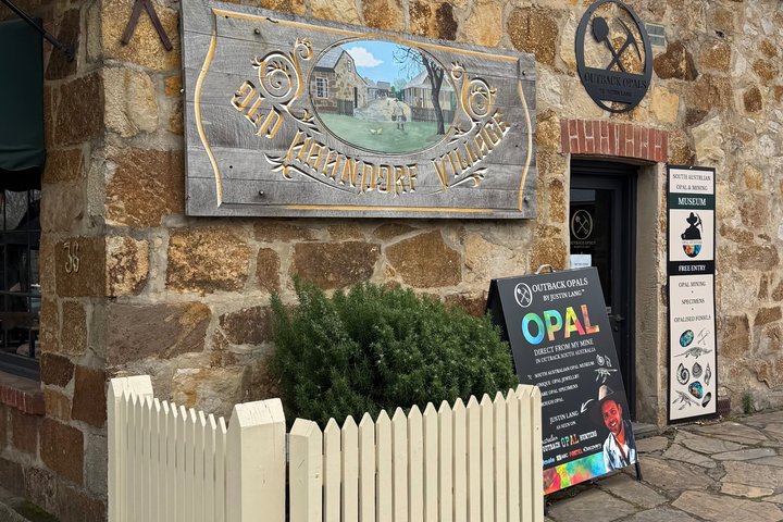 Adelaide Gems in a Day: Hahndorf, Glenelg Beach, City Tour 6.5hrs