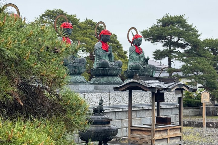 1-Day Private Tour Nagano Snow Monkeys Zenko-ji Temple Sake Test