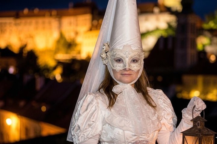 Krumlov Night Tour: The White Lady’s Night Walk