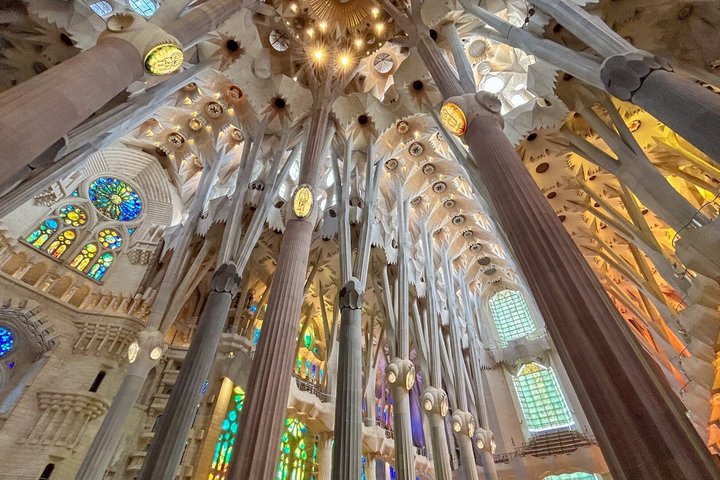 Sagrada Familia English Guided Tour & Optional Tower Access