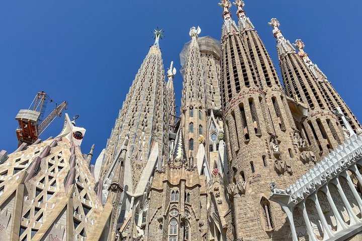 Sagrada Familia English Guided Tour & Optional Tower Access